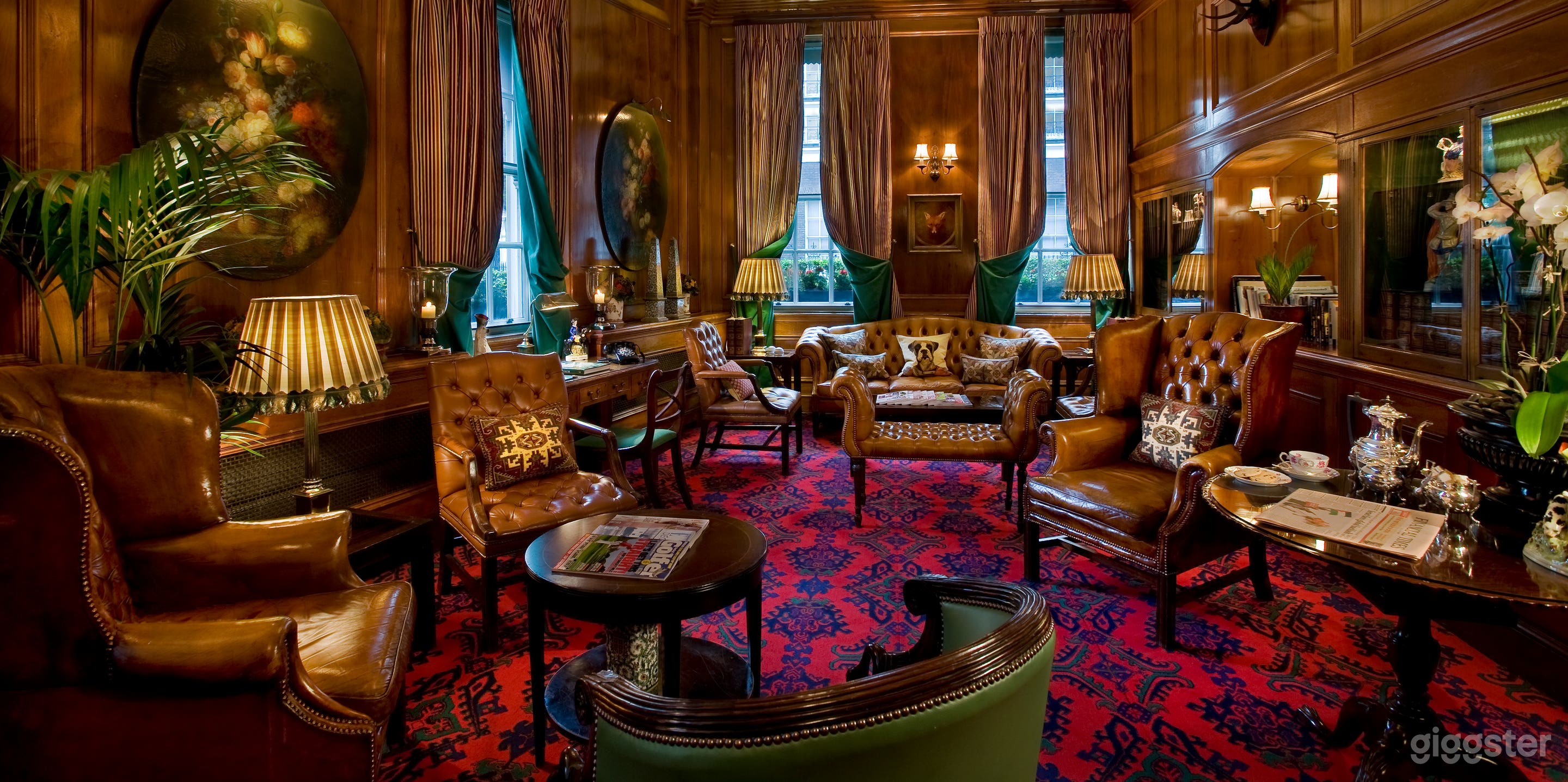 The Wonderful Library in London Photo 3