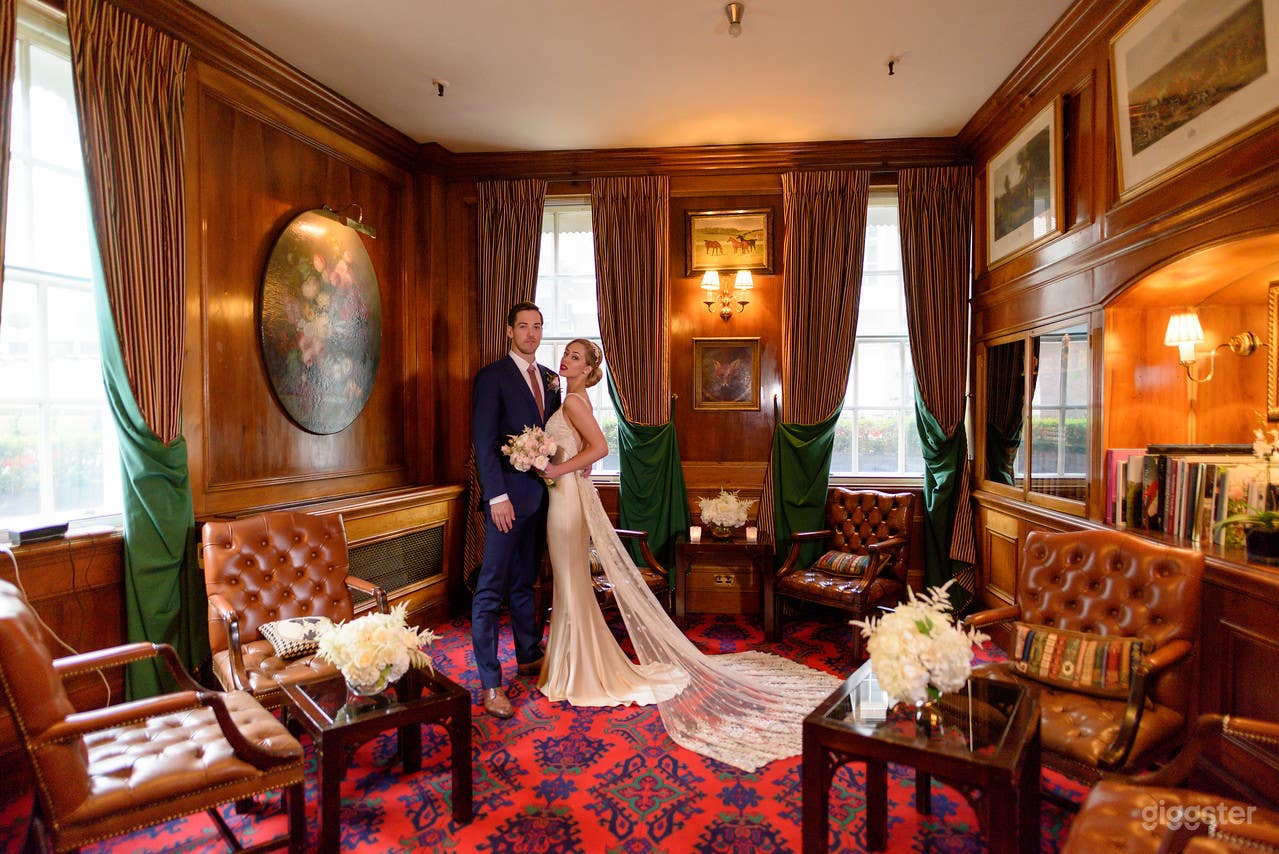 The Wonderful Library in London Photo 1