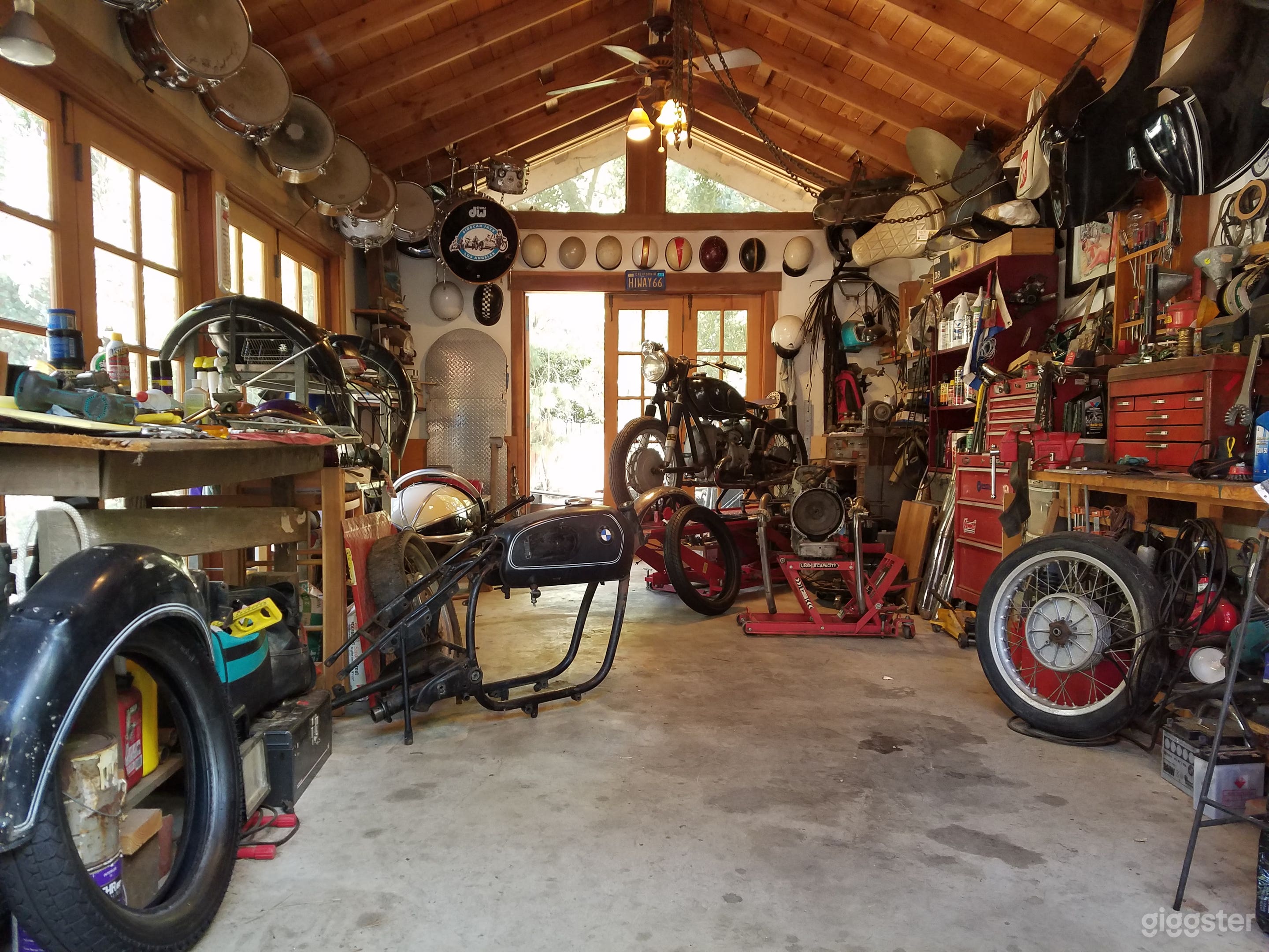 UNIQUE GARAGE SPACE, WITH FRENCH DOORS ON THREE SIDE, ALL OPEN, VAULTED CIELINGS