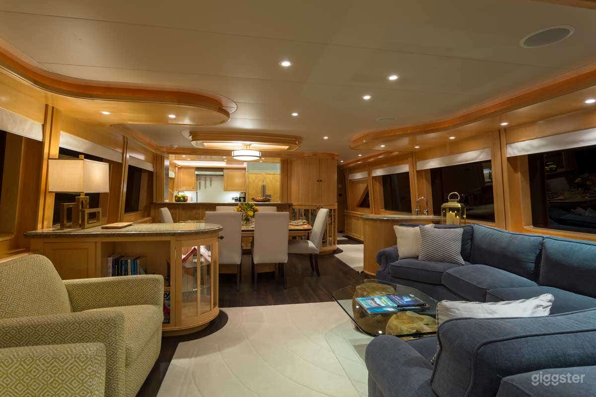 92ft Super Yacht - Hotel California Westport Sovereign Photo 3