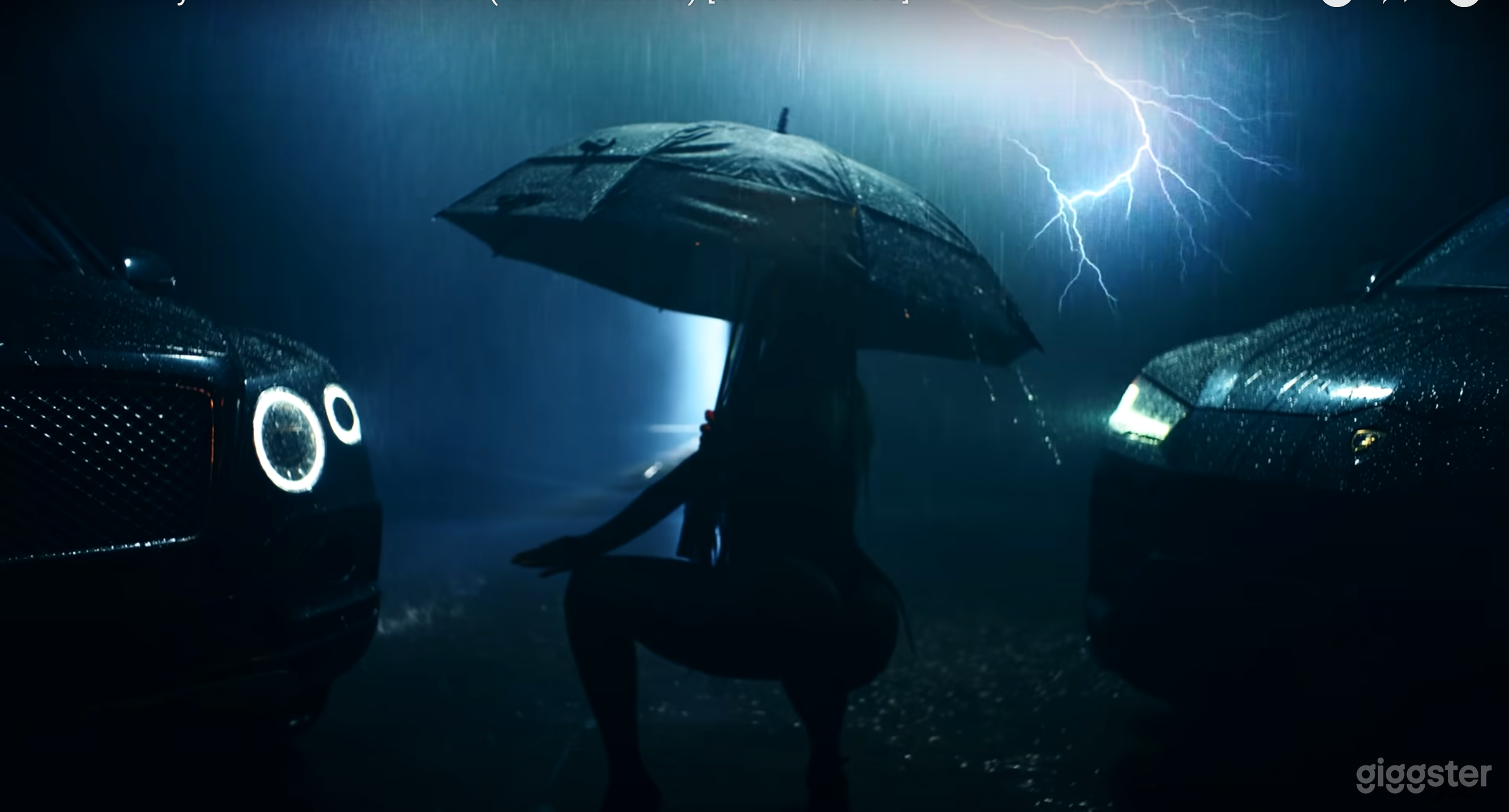 Huge Rain Room with car access Photo 3