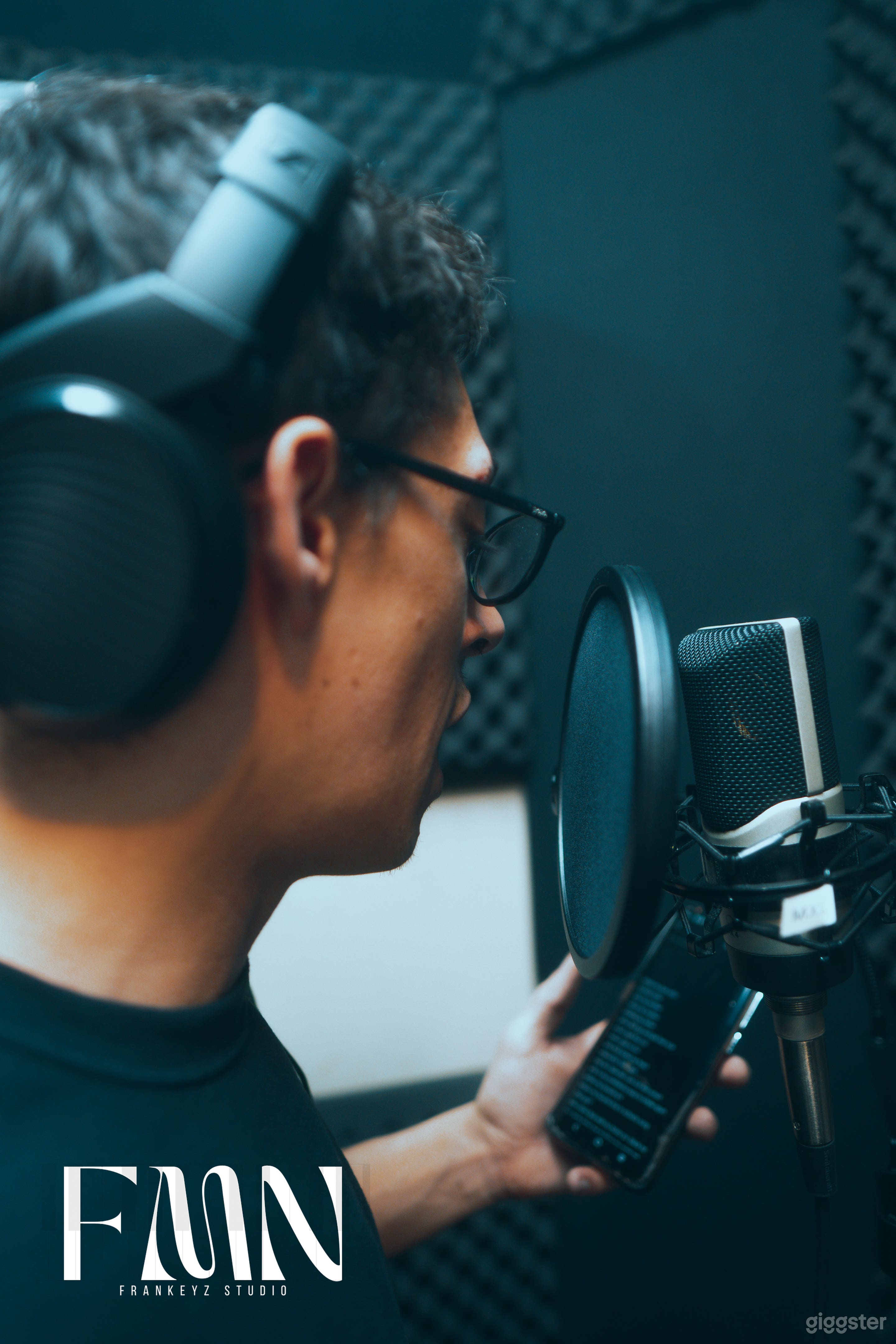 Private Recording Studio*PARKING + SKYTRAIN ACESS Photo 3