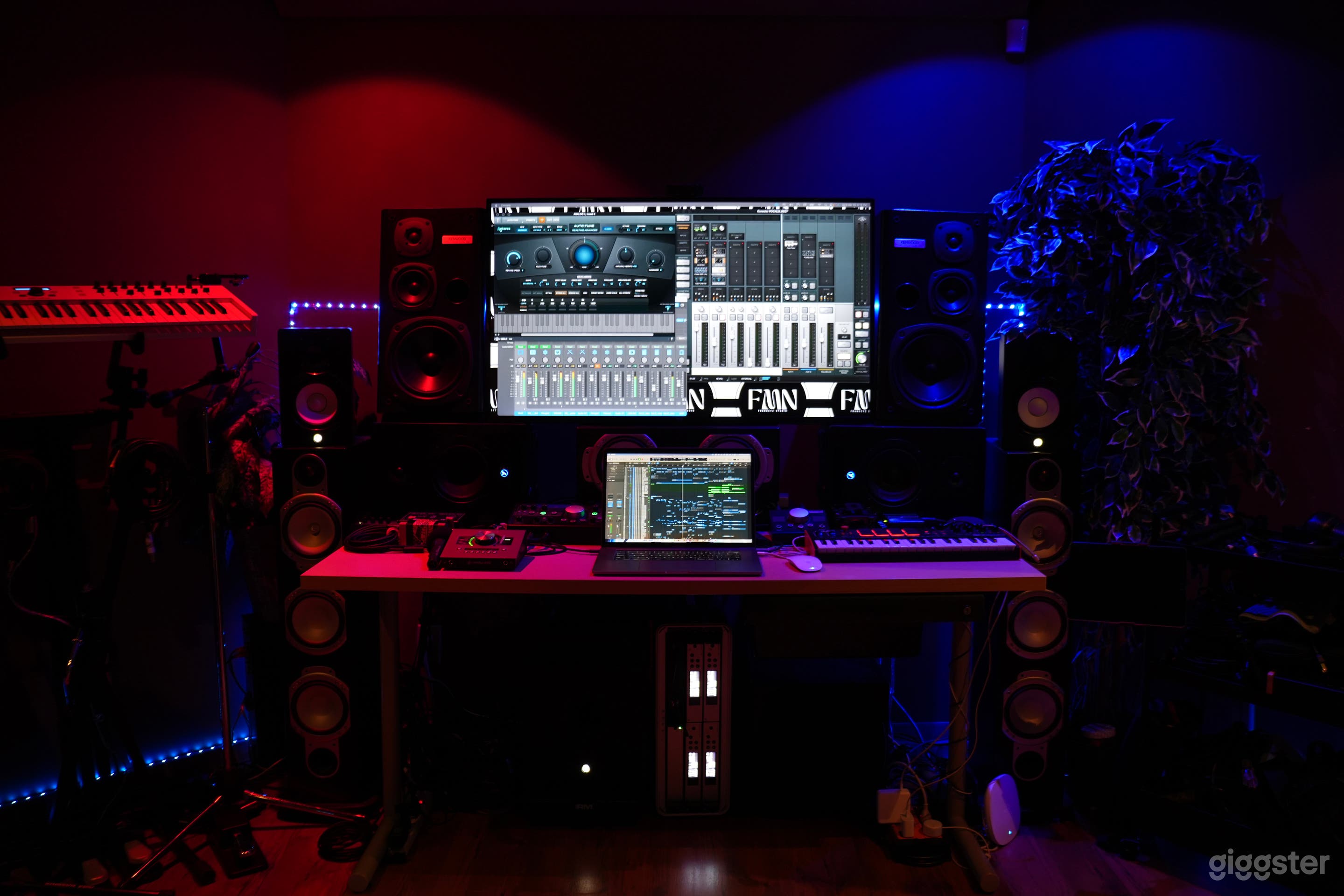 Private Recording Studio*PARKING + SKYTRAIN ACESS Photo 1