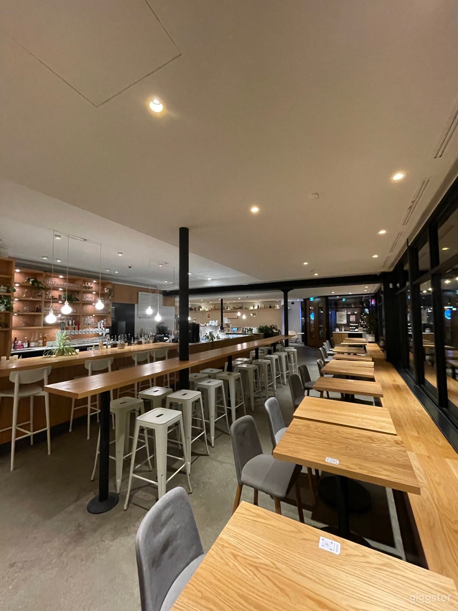 Minimalist Coffee Shop and Bar in Vancouver Photo 2