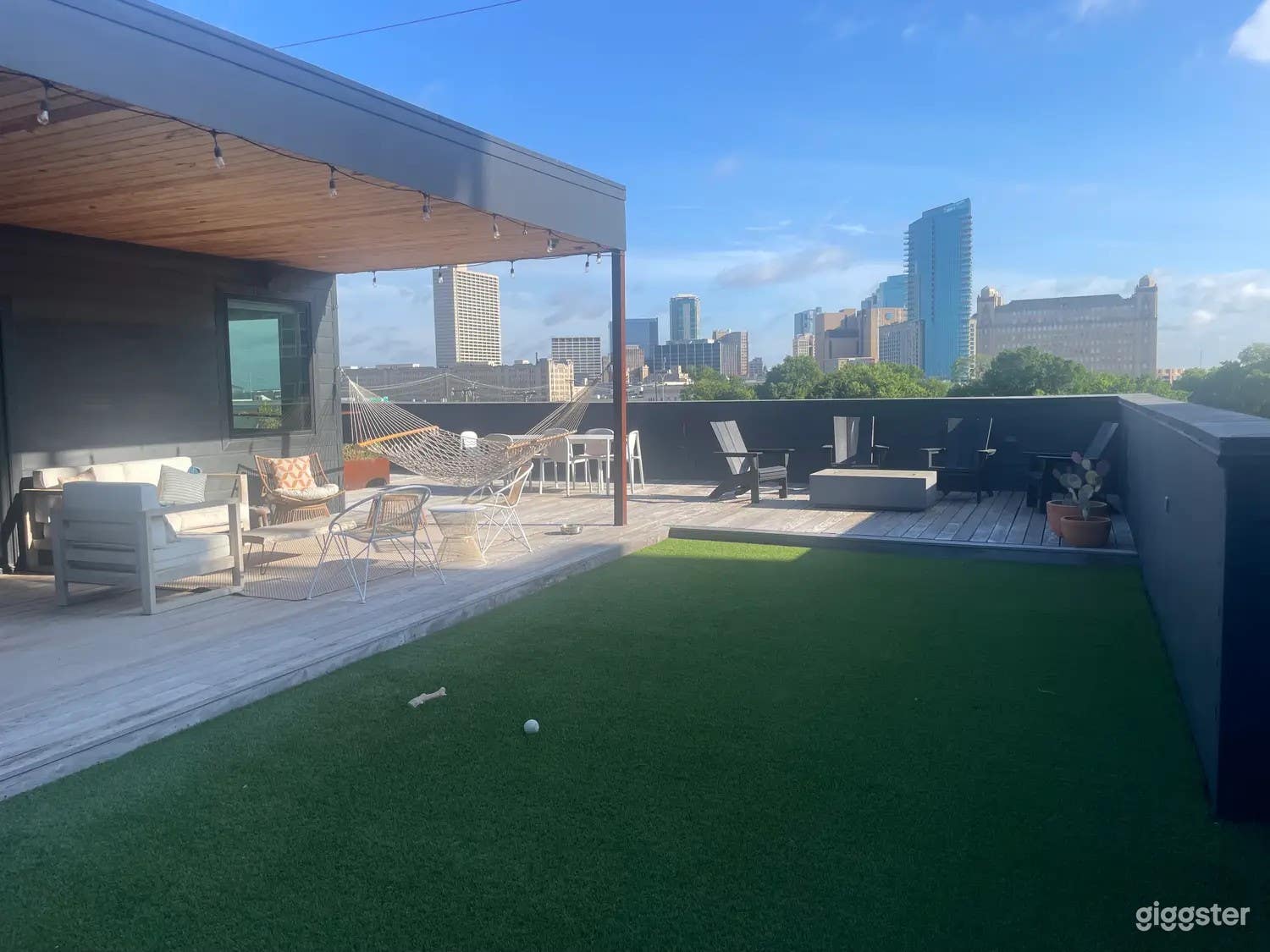 Rooftop Patio 2,000 sq.ft Photo 1