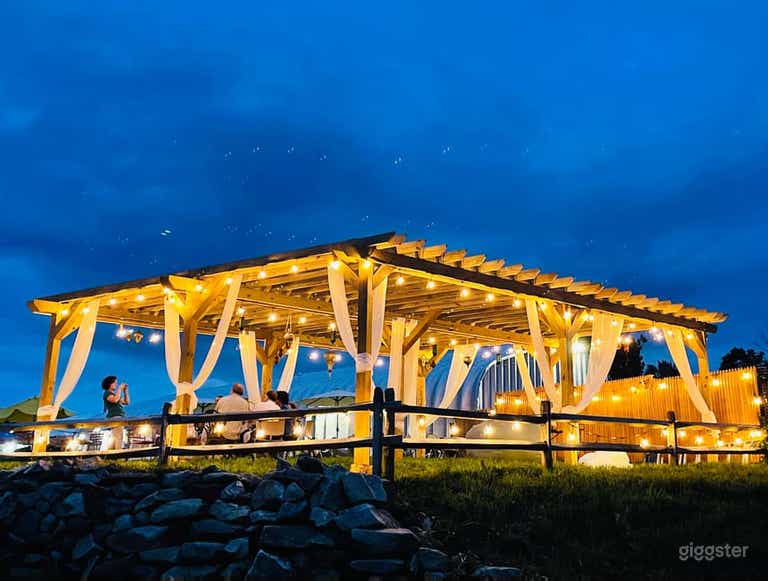  Romantic Pergola in Newtown 