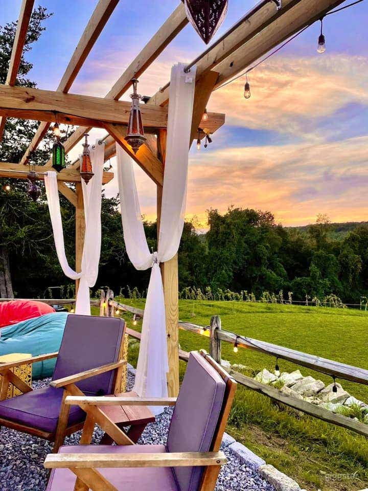 Romantic Pergola in Newtown Photo 3