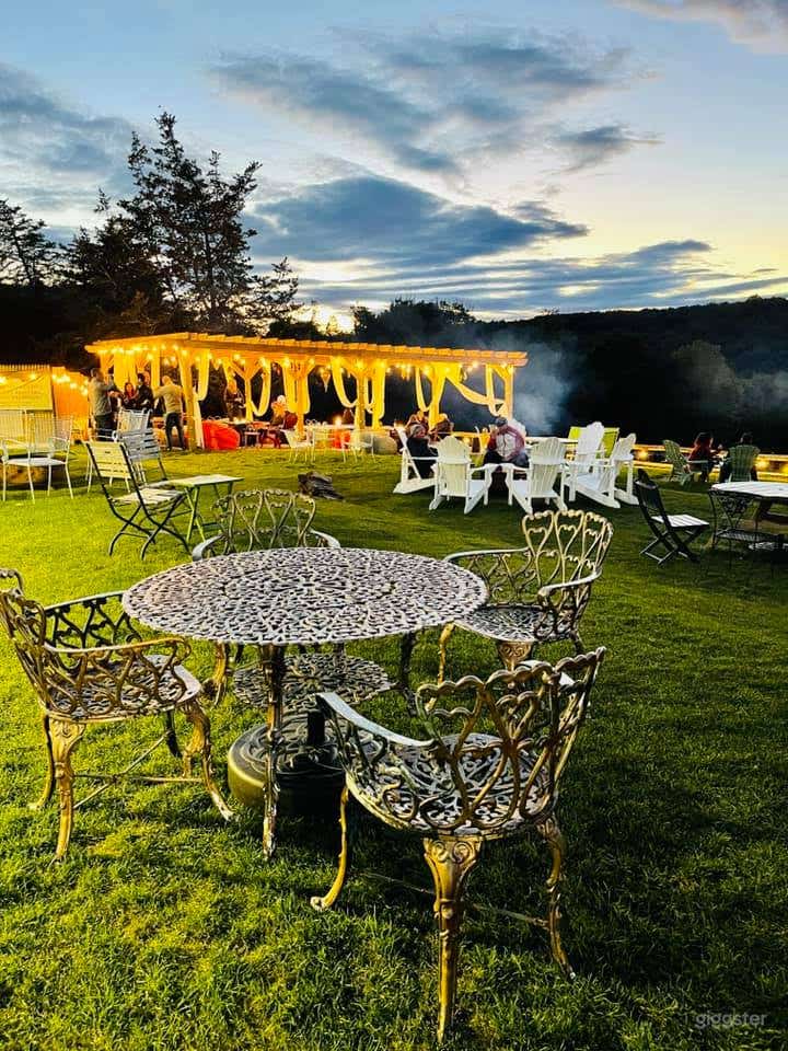 Romantic Pergola in Newtown Photo 2