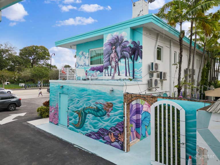  Renovated 1950s Hotel-Vibrant and Colorful! 