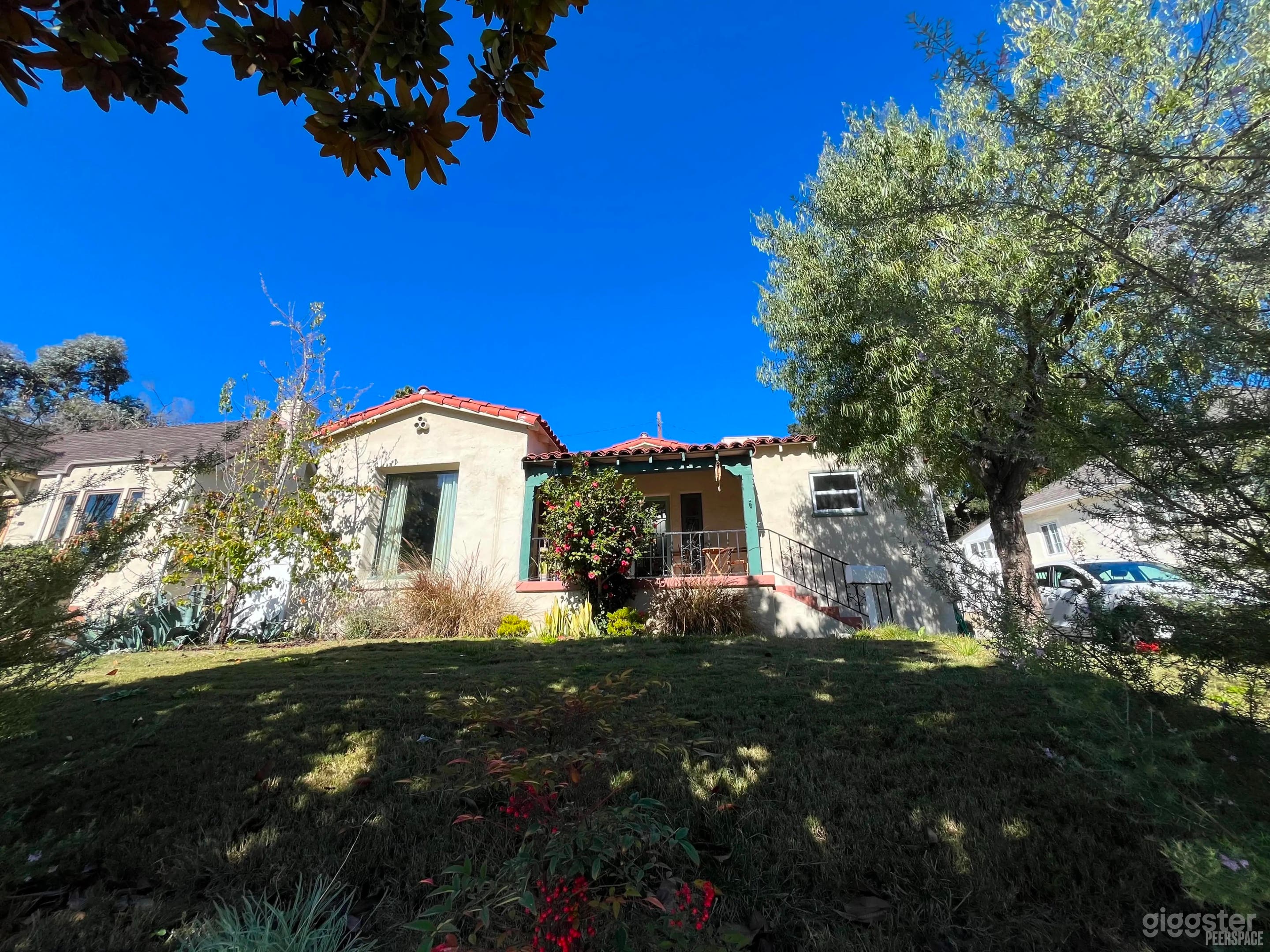 Charming Hillside California Spanish Bungalow Photo 2