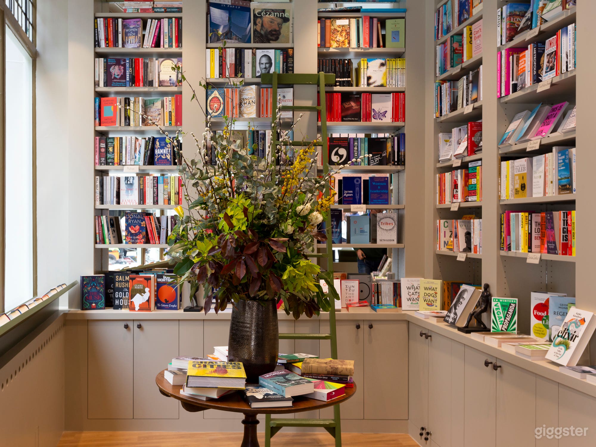 Charming Bookshop Photo 4