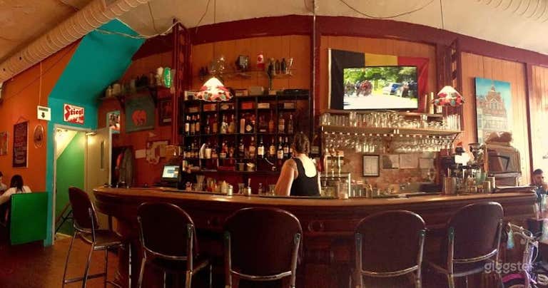  Bright and Brick-Lined Bistro/Restaurant in Toronto 
