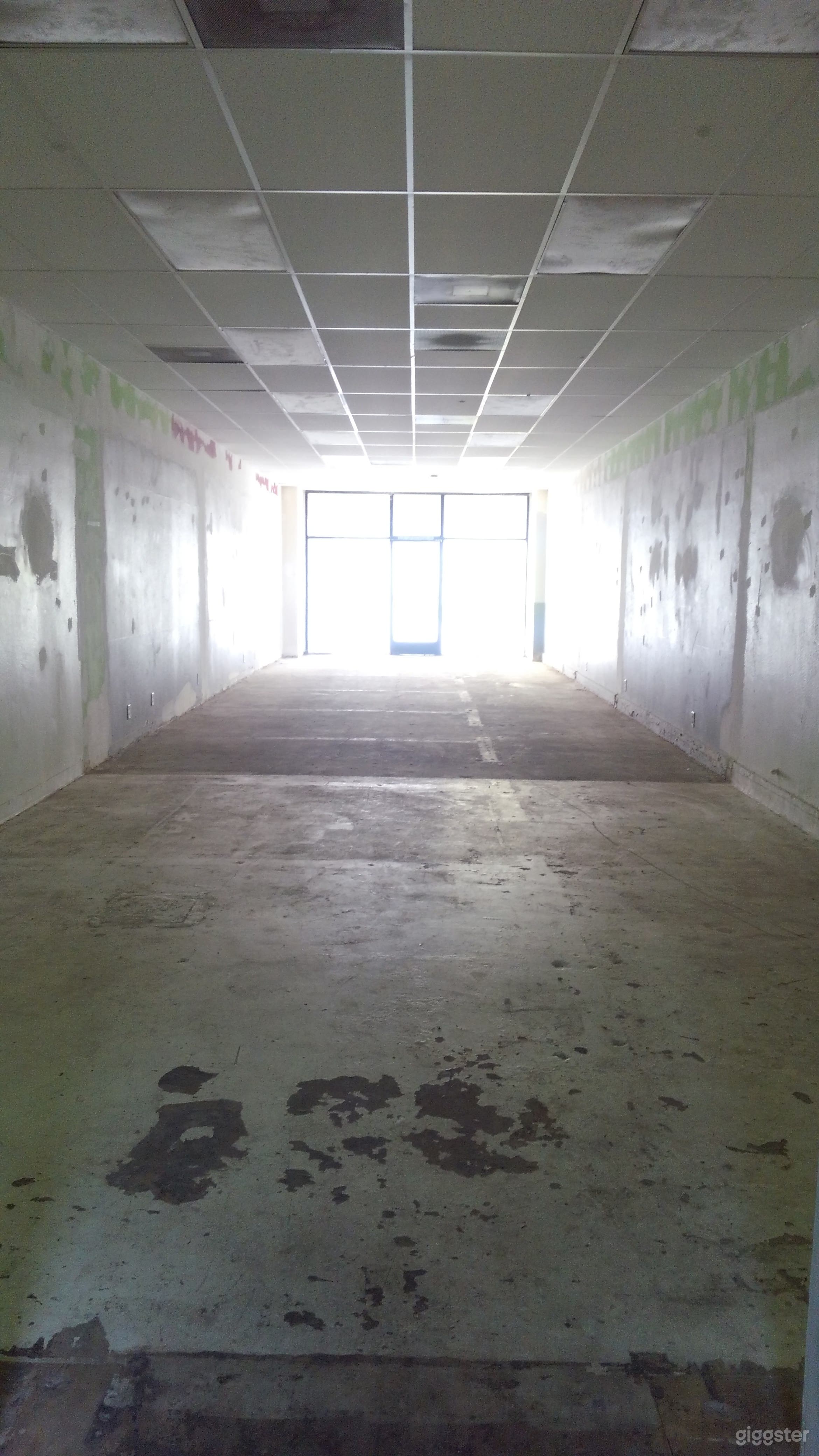 High ceiling open shell commercial space Photo 2