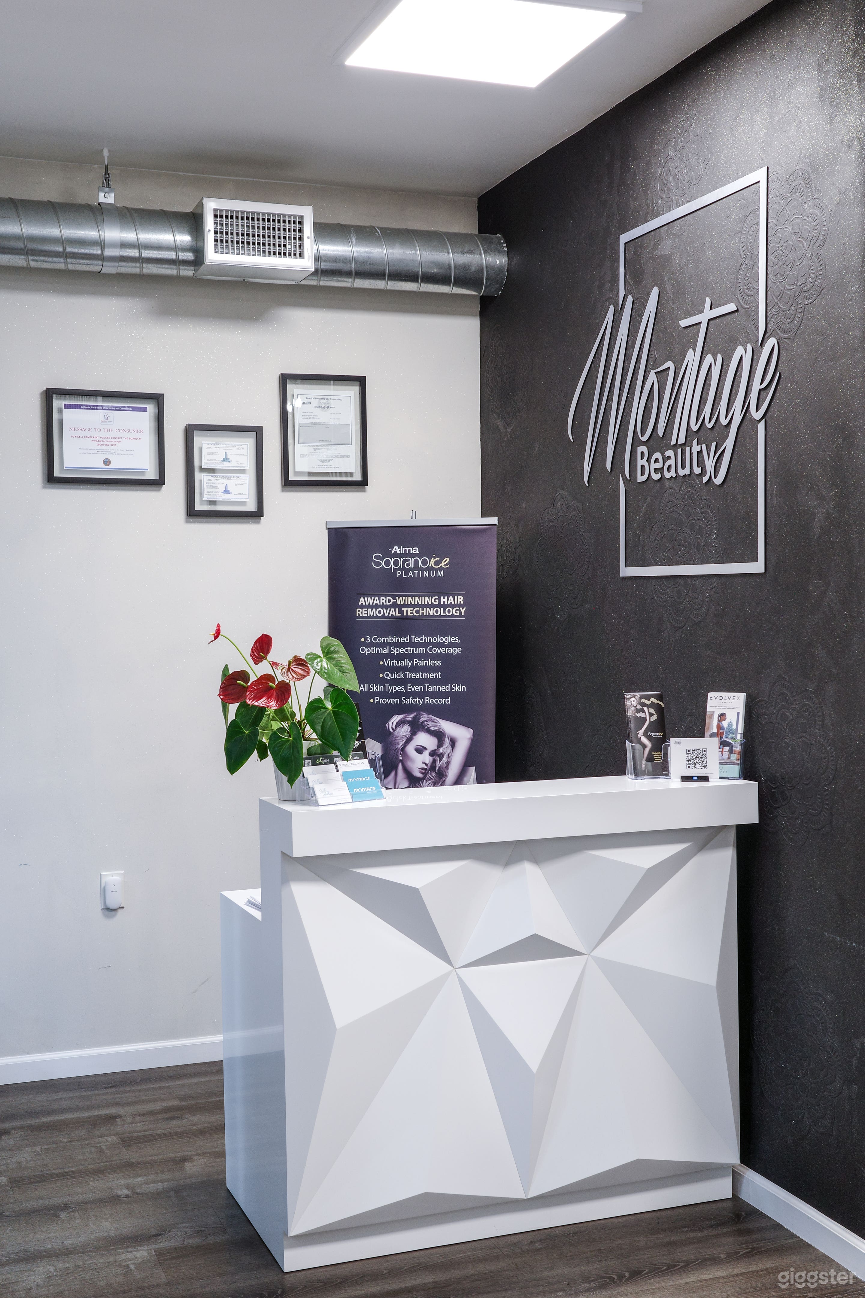 Modern and Bright Beauty Studio Photo 1