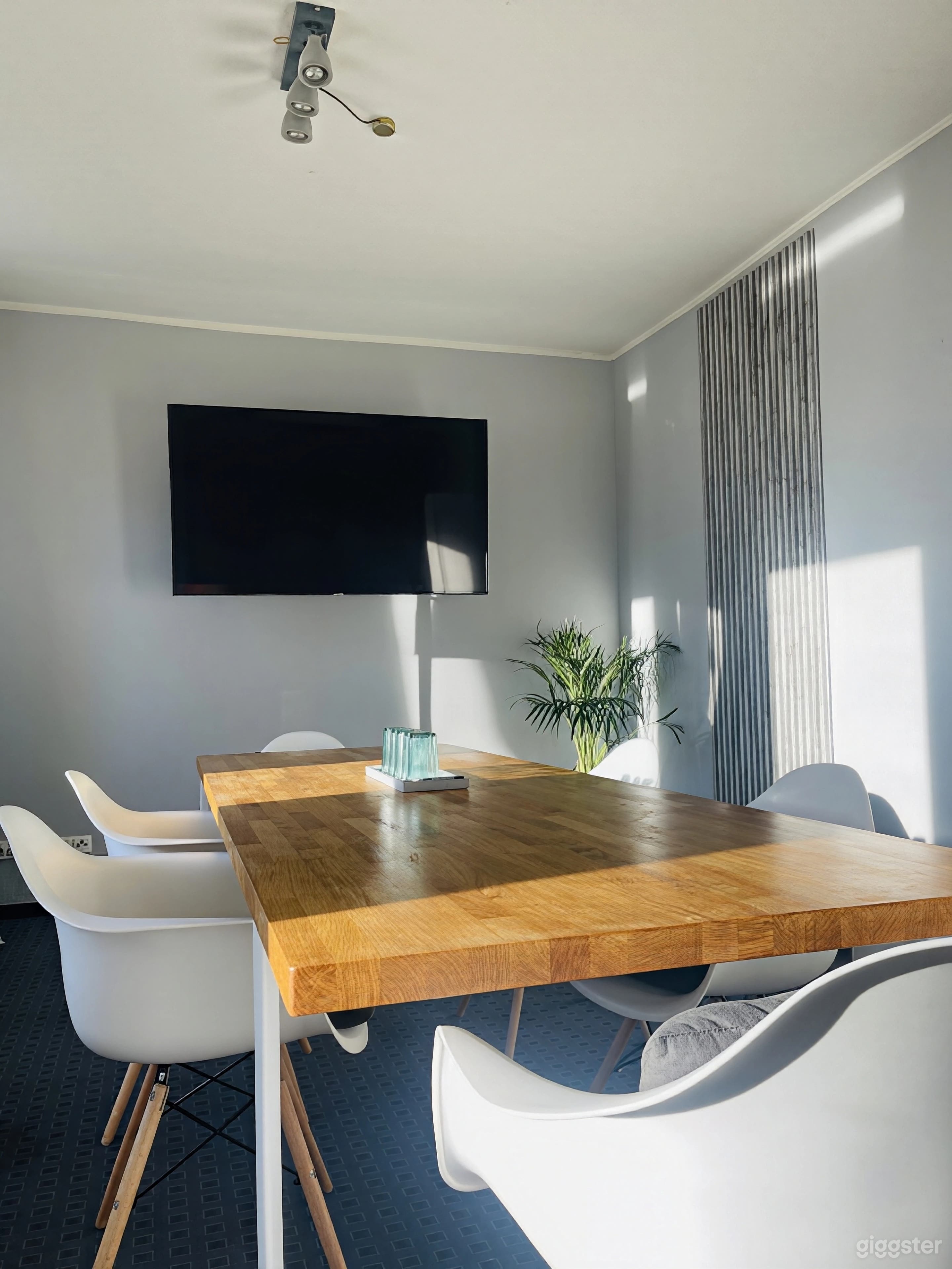 Heller, moderner Konferenzraum Foto 1