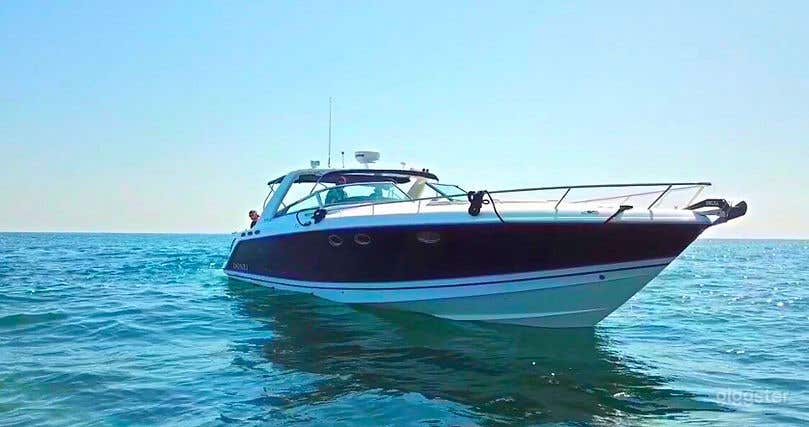40-Foot Luxury Express Cruiser (12 guest) Photo 1