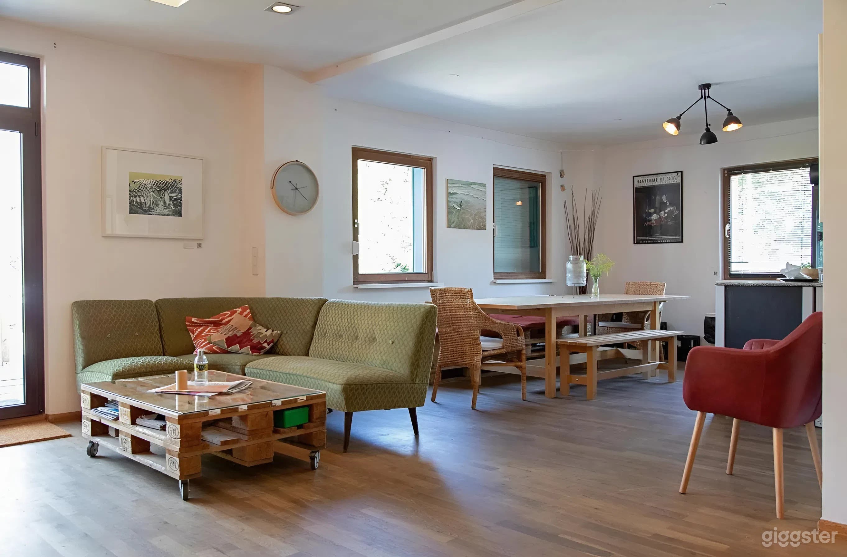 Gemütlicher Lounge- 26amp; Küchenbereich für Meetings und Zusammenkünfte Foto 4