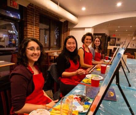  Bar with Relaxing Lounge 