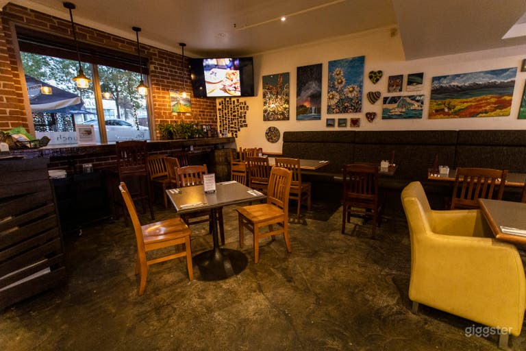  Bar with Relaxing Lounge 