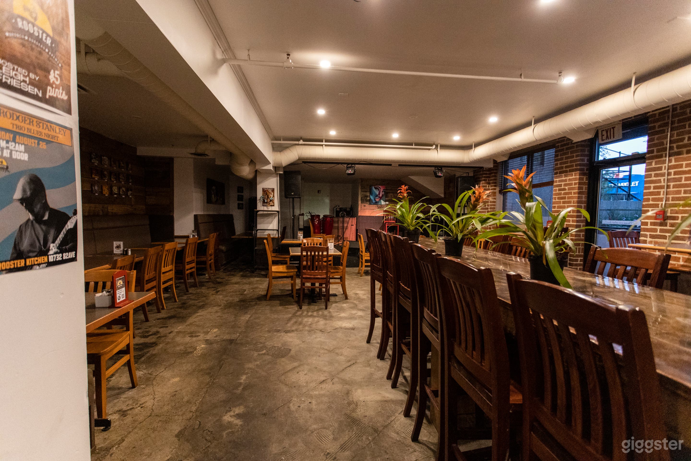 Bar with Relaxing Lounge Photo 1