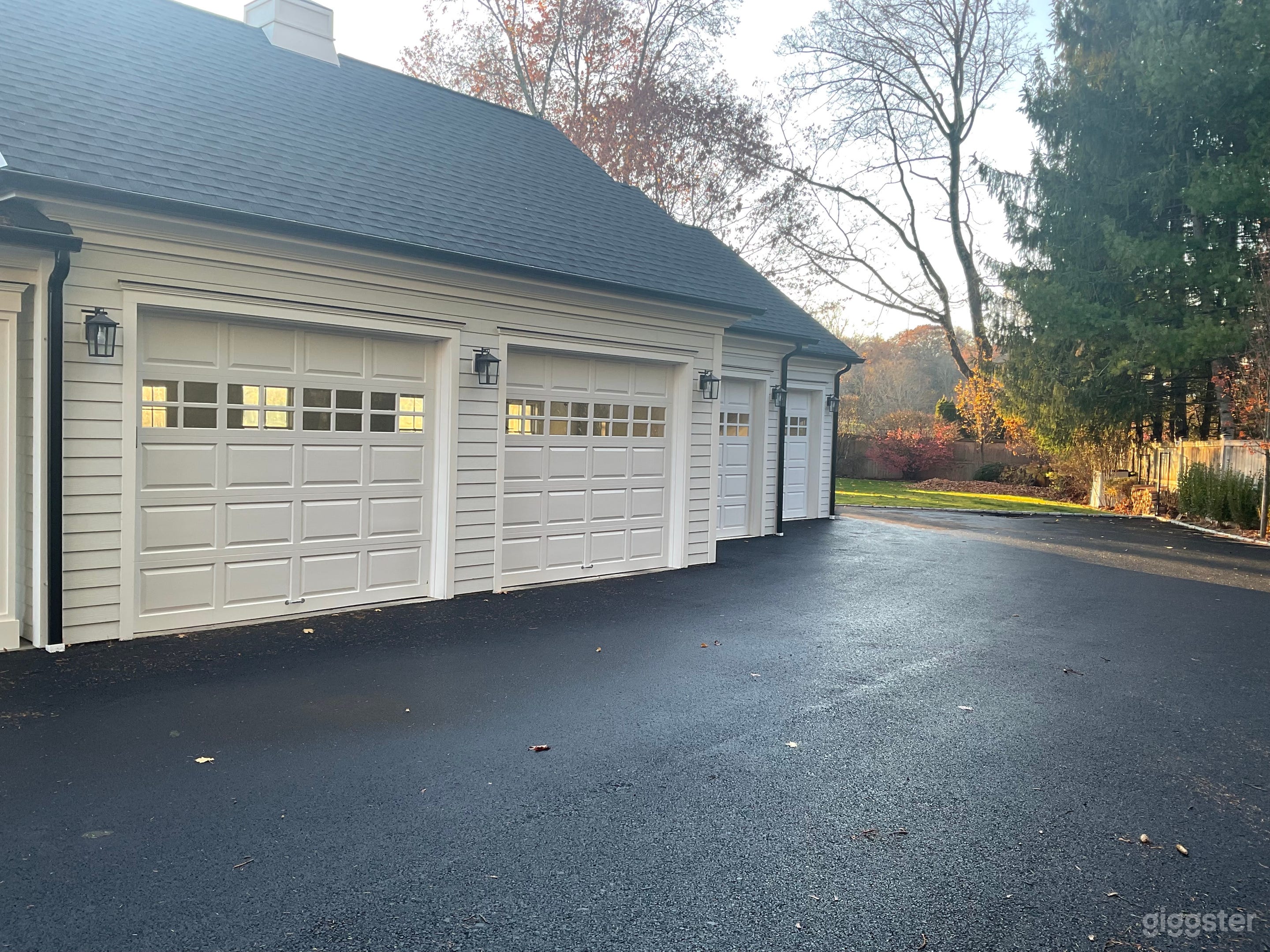 Spacious Greenwich Luxury Photo 2