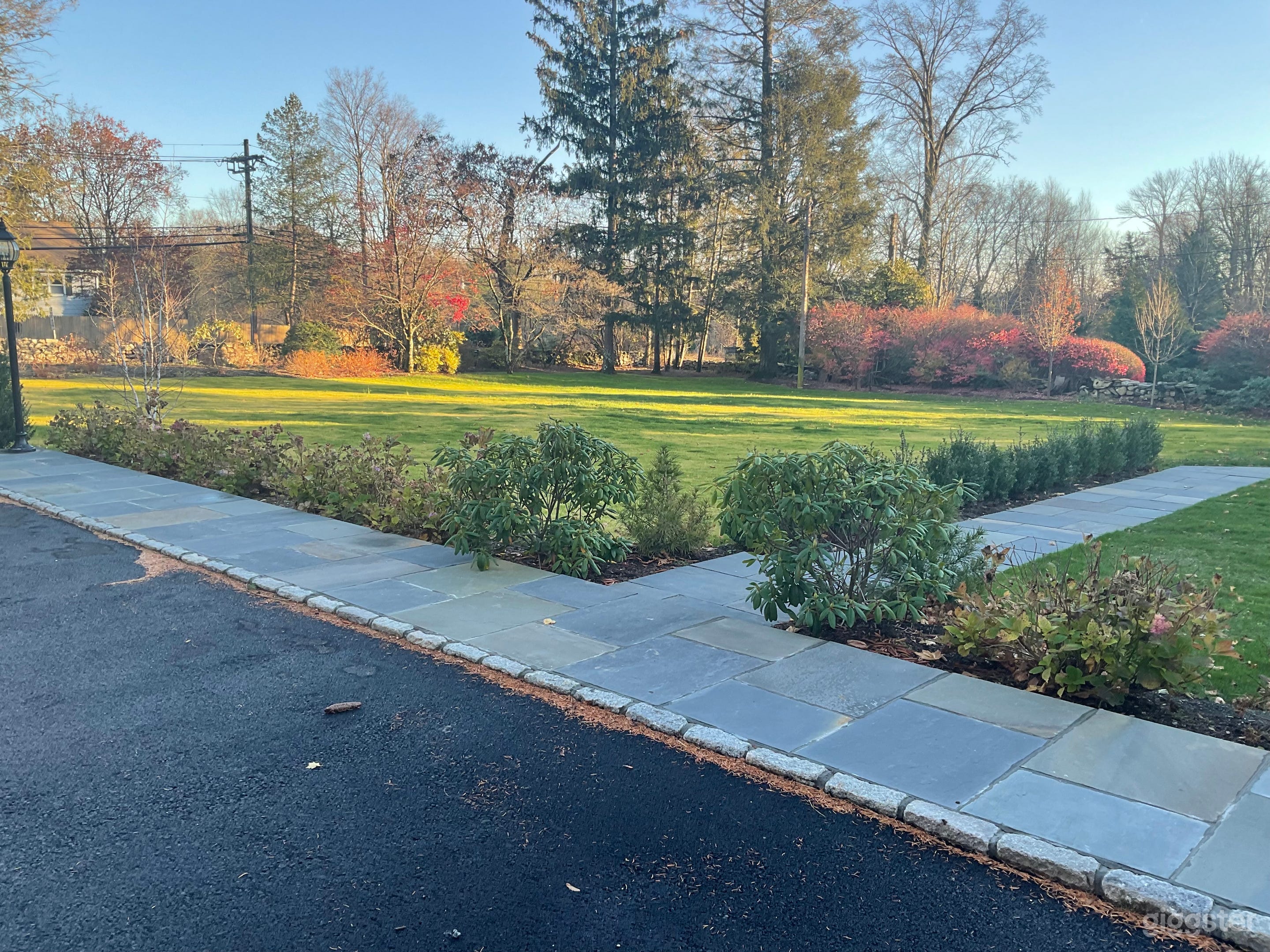 Spacious Greenwich Luxury Photo 3