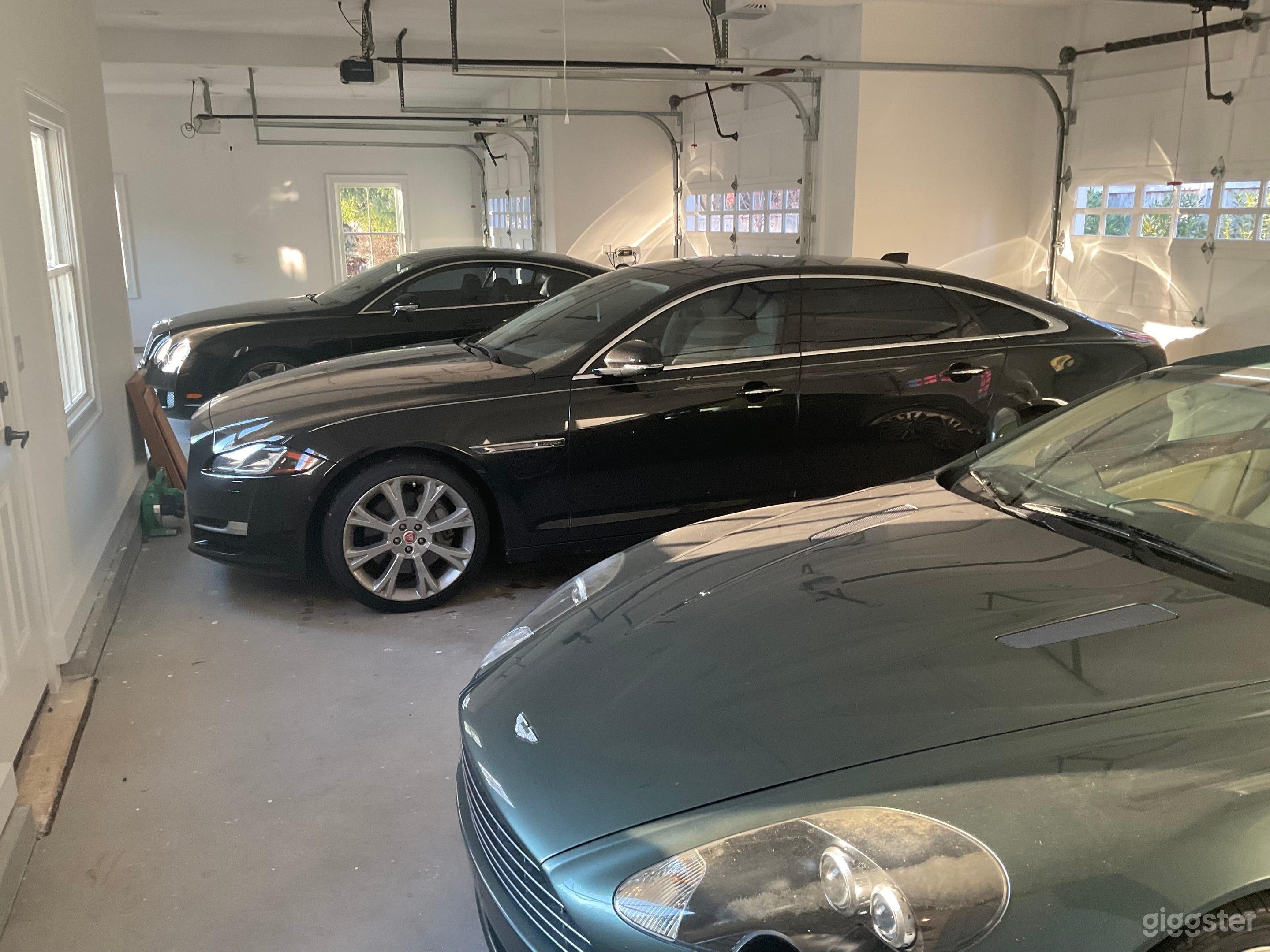 Spacious Greenwich Luxury Photo 4