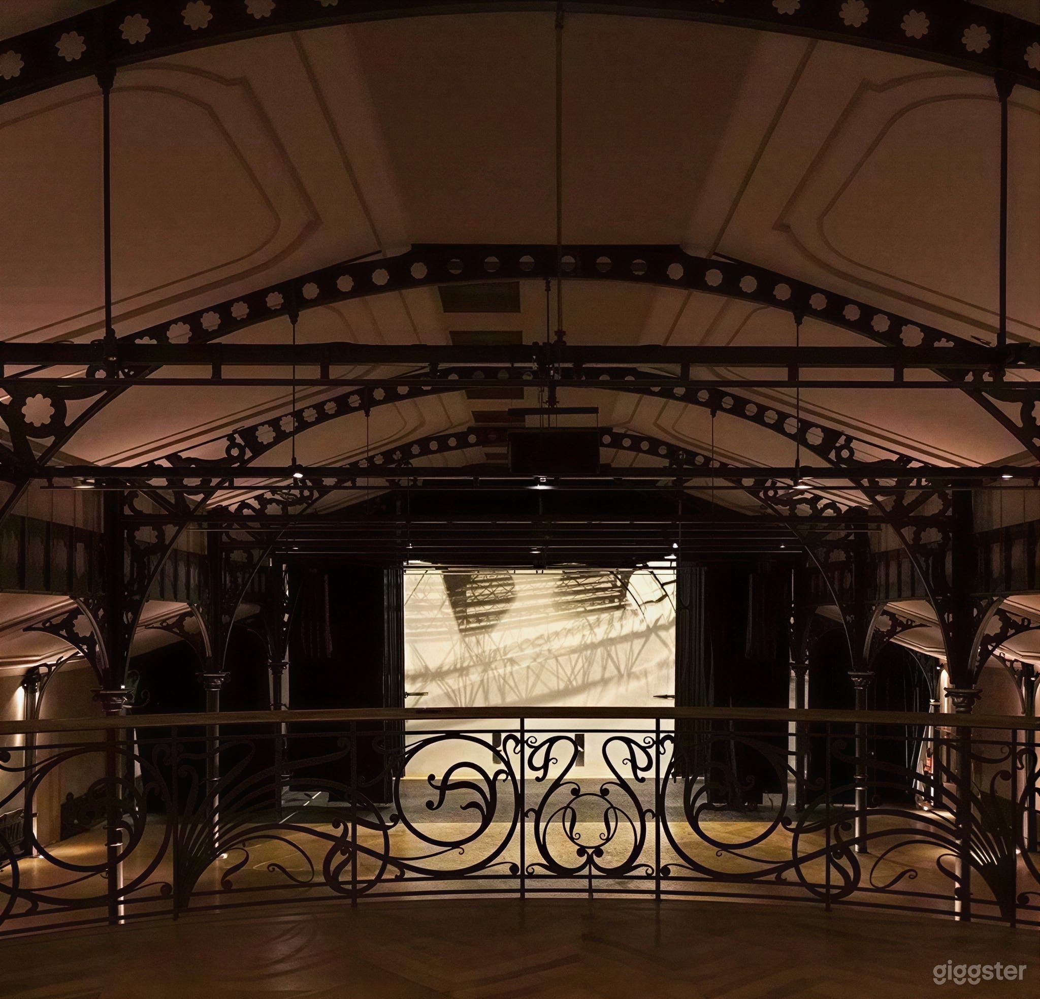 Photo de  Eiffel-inspired metal structure  Music Venue 3