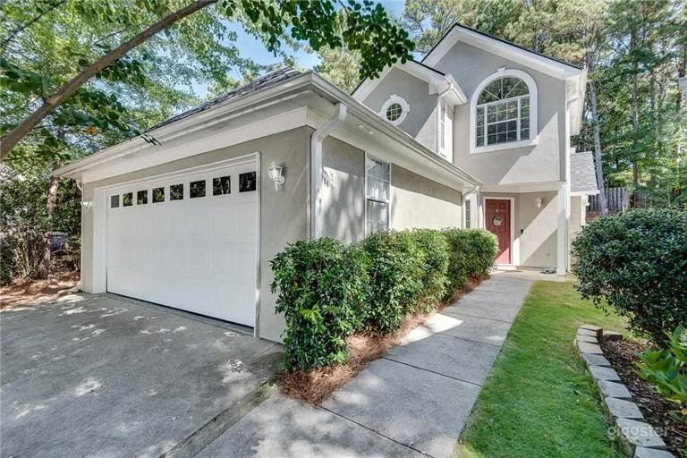  Front view of the home
 