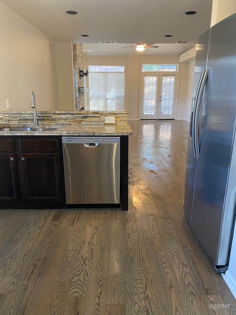  Kitchen and livingroom view
 