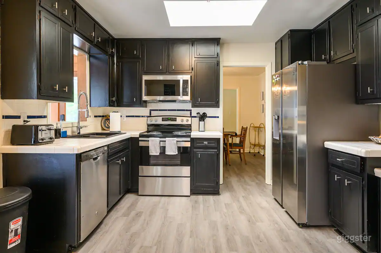  Enjoy This Roomy Cabin Style 5BR With A Pool Table 