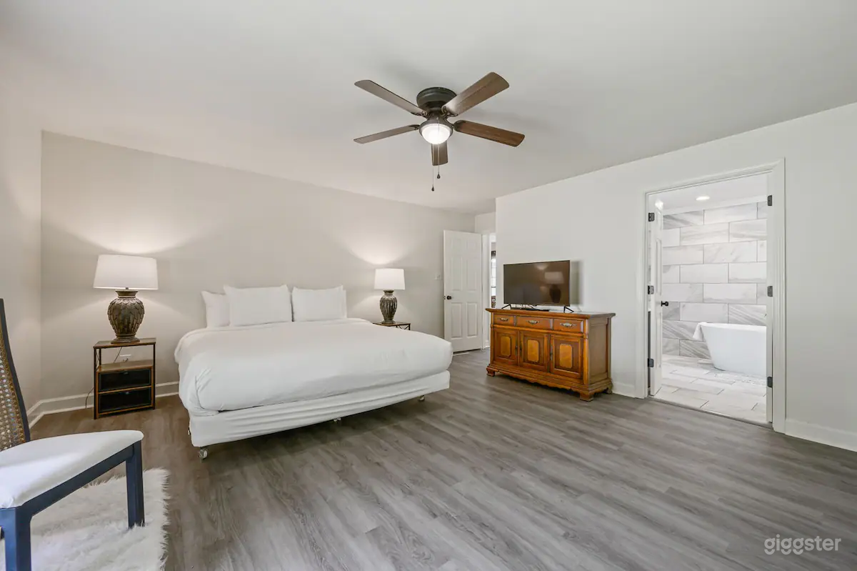 Enjoy This Roomy Cabin Style 5BR With A Pool Table Photo 4