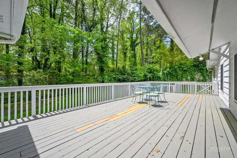  Enjoy This Roomy Cabin Style 5BR With A Pool Table 