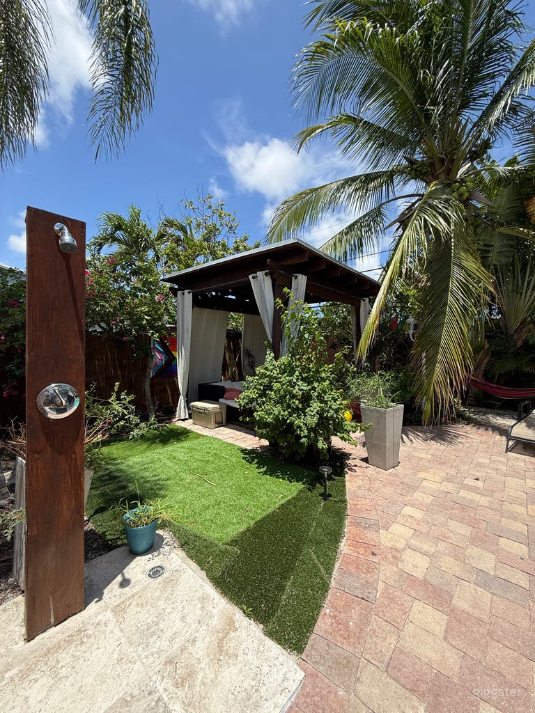  PRIVATE FTL TROPICAL OASIS W HEATED POOL 