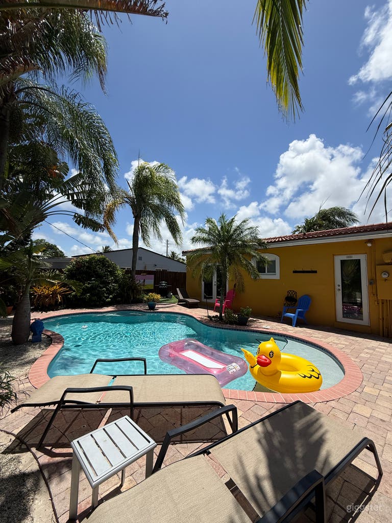  PRIVATE FTL TROPICAL OASIS W HEATED POOL 