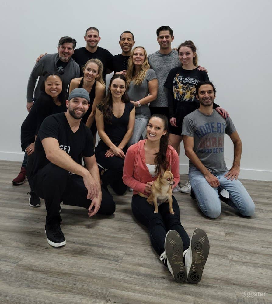 Dance Studio w High Ceiling &amp; Specialized Lighting Photo 4