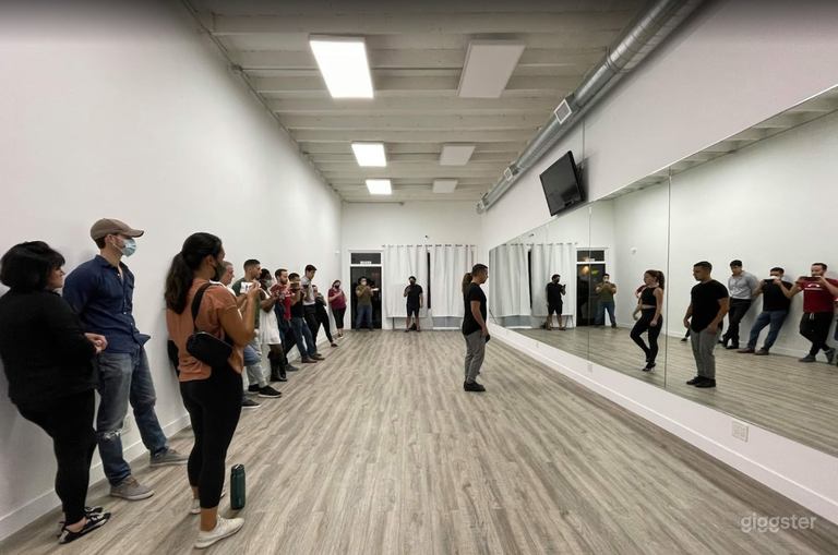  Dance Studio w High Ceiling & Specialized Lighting 
