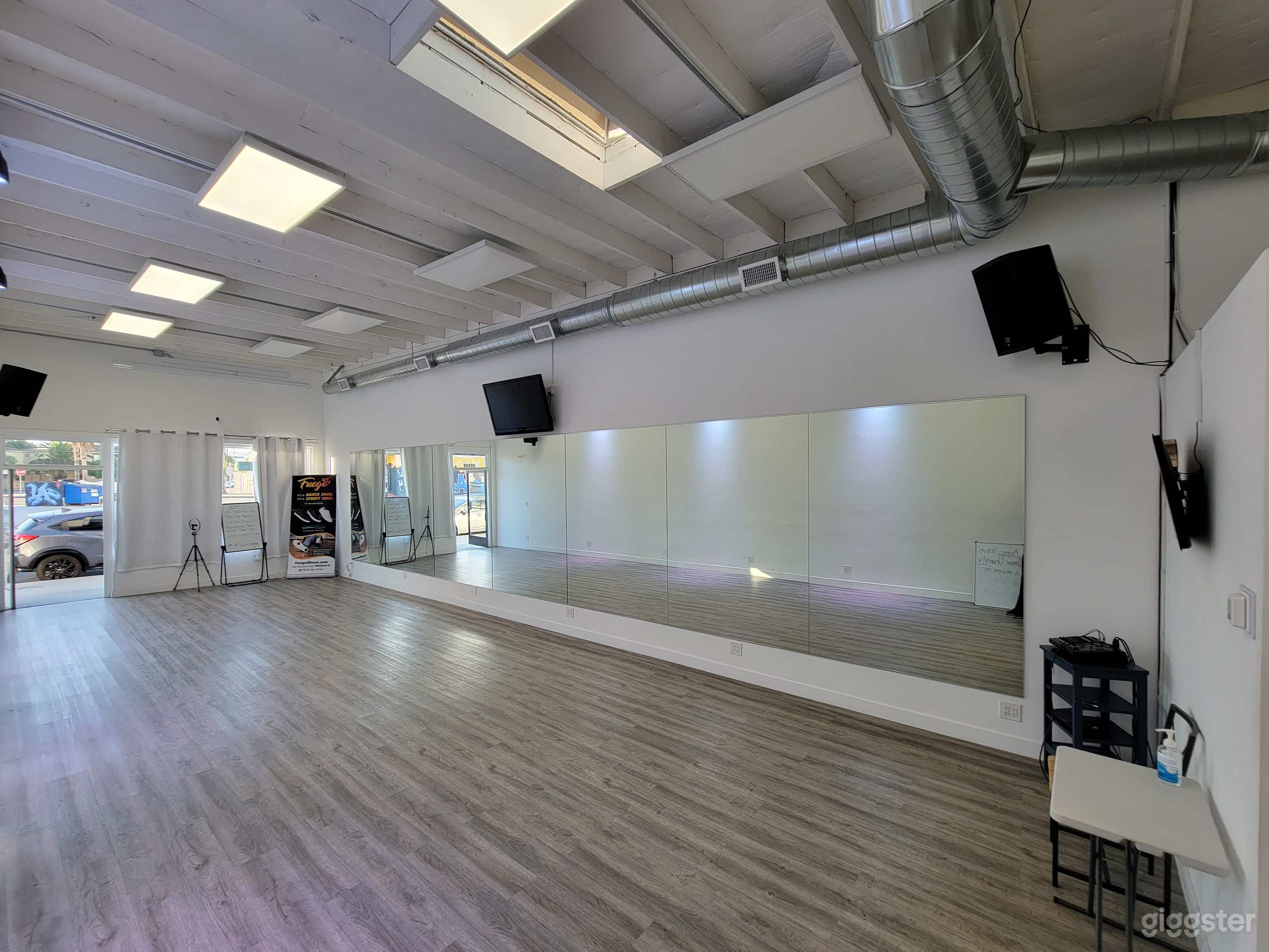 Dance Studio w High Ceiling &amp; Specialized Lighting Photo 1