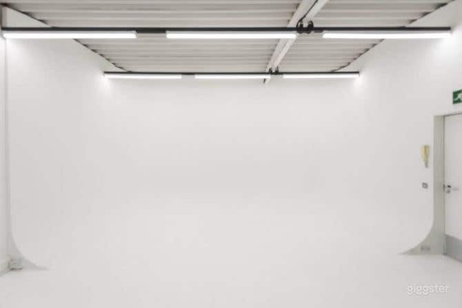 Infinity Cove Photography Studio for Video Session Photo 1