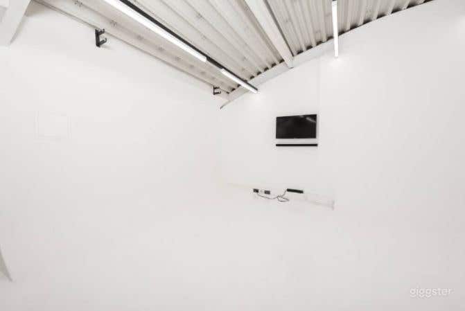 Infinity Cove Photography Studio for Video Session Photo 2