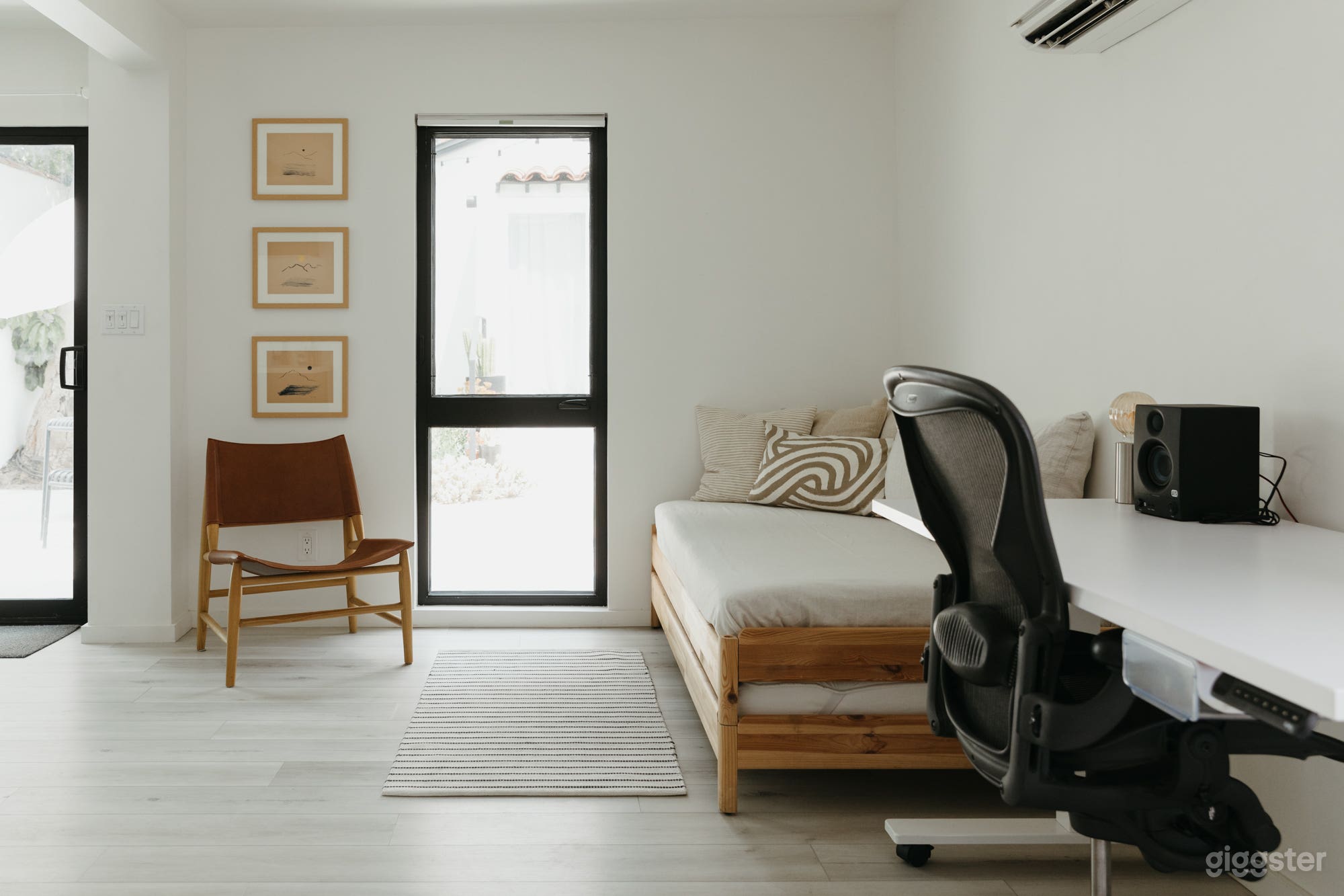 Bright Modern Studio with Desert Style Backyard Photo 4