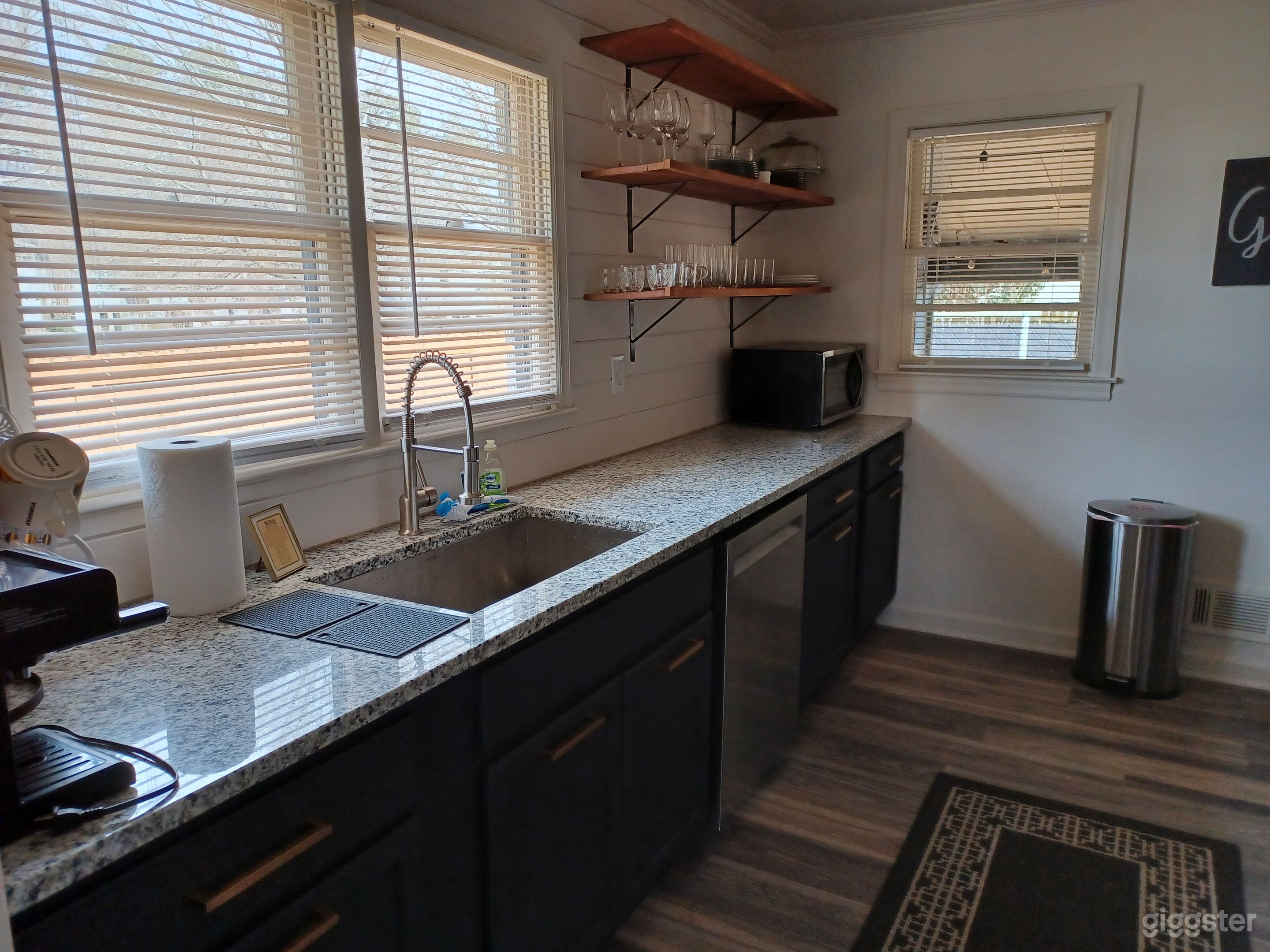 Upstairs kitchen, functional and equipped