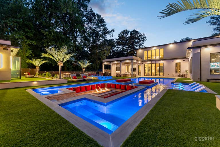  Modern Buckhead Estate with Pool 