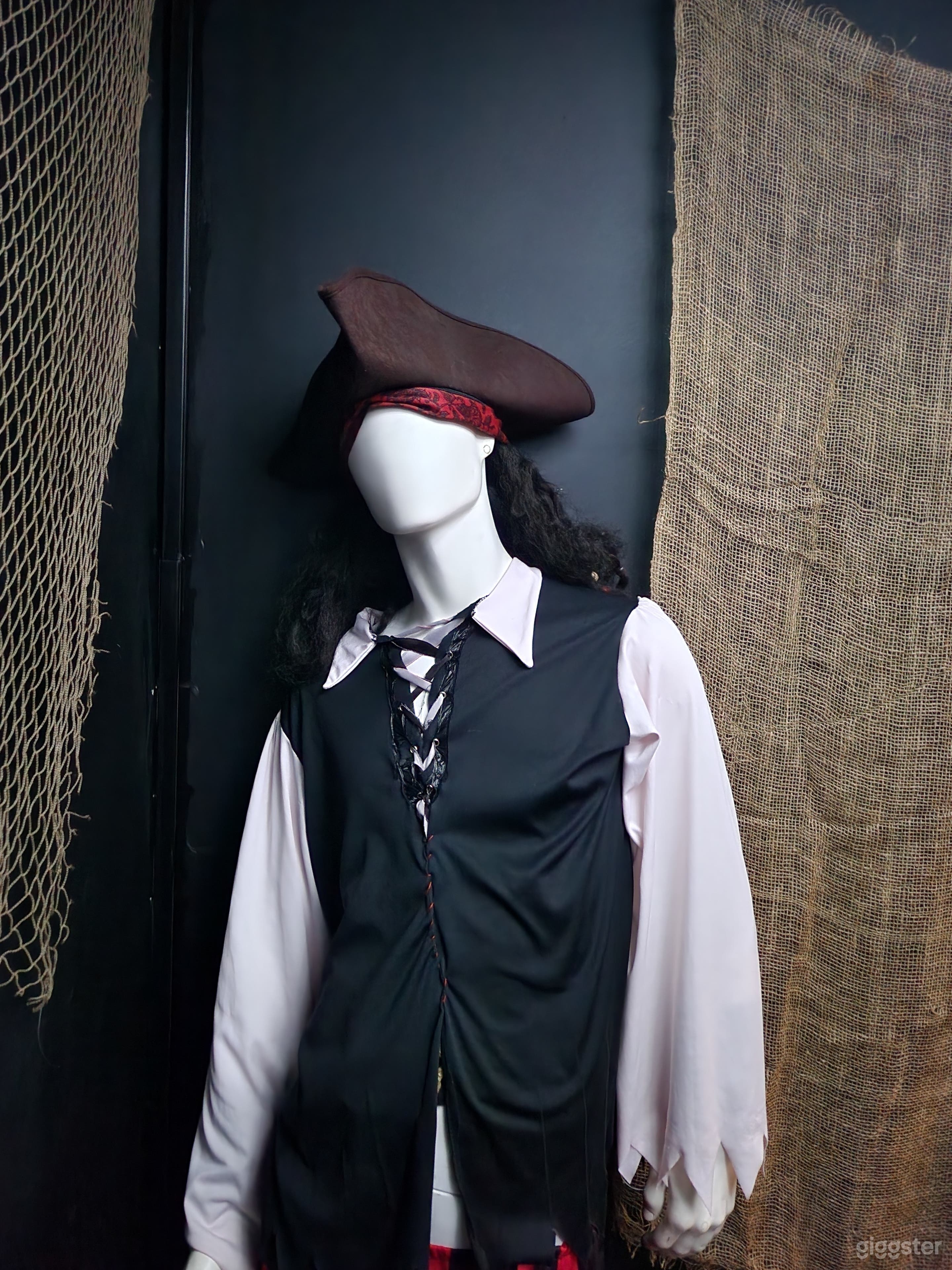 The Treasure of the Pirate King Vol. 2 Escape Room Photo 2