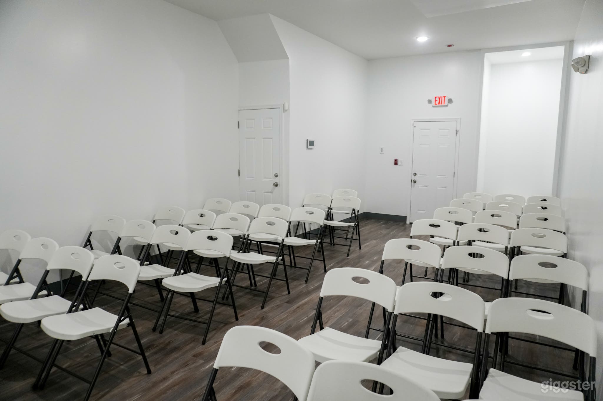 Modern Event Space for Parties, Meetings & Shoots Photo 3