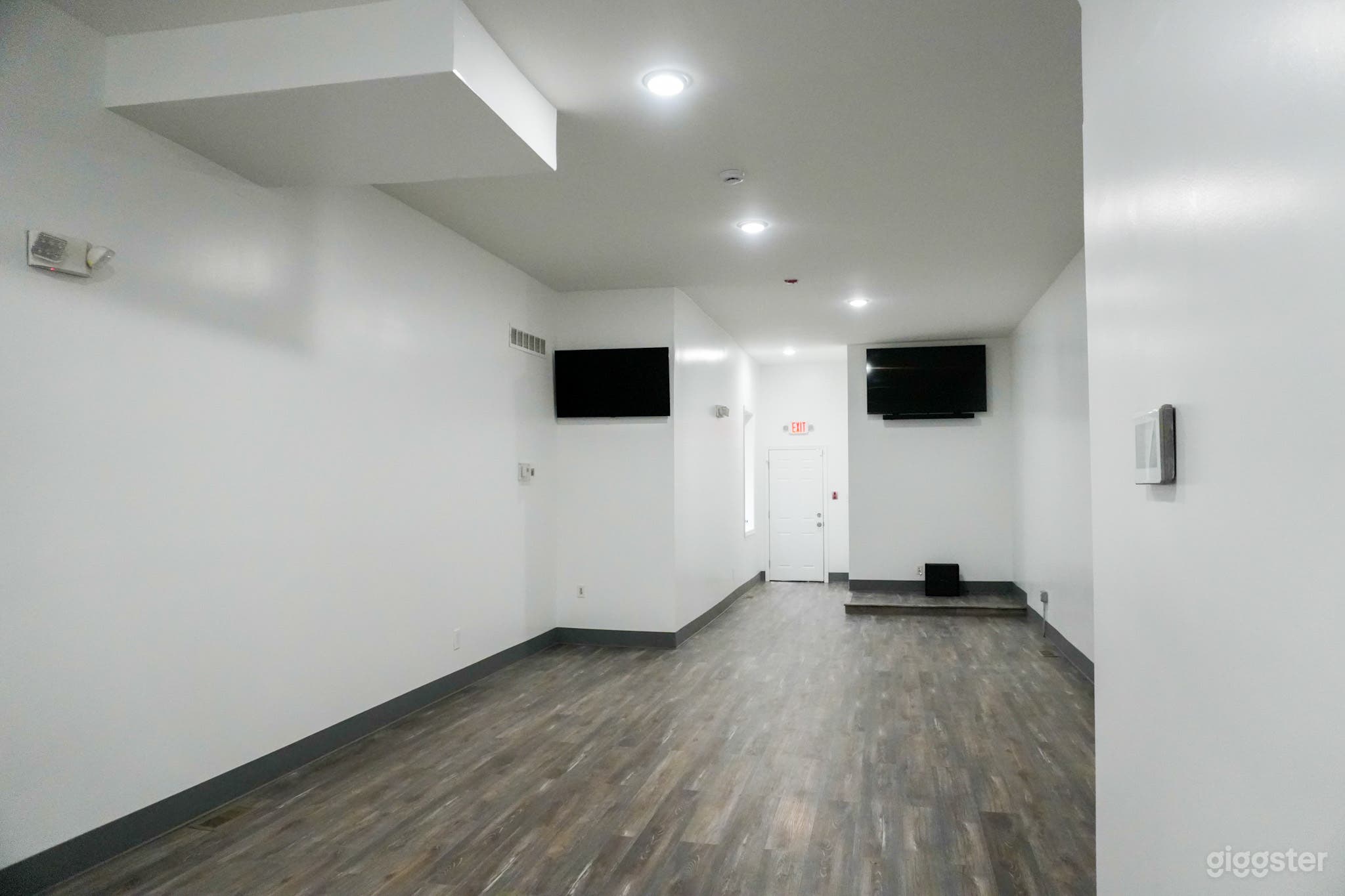 Modern Event Space for Parties, Meetings & Shoots Photo 2