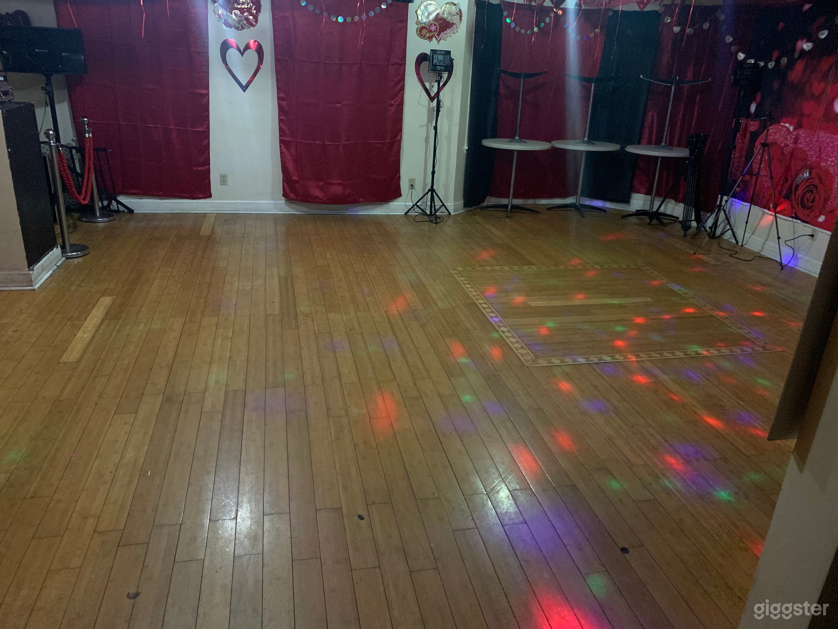 The 2nd Flr open concept Area could be used for anything. Nice size Room.