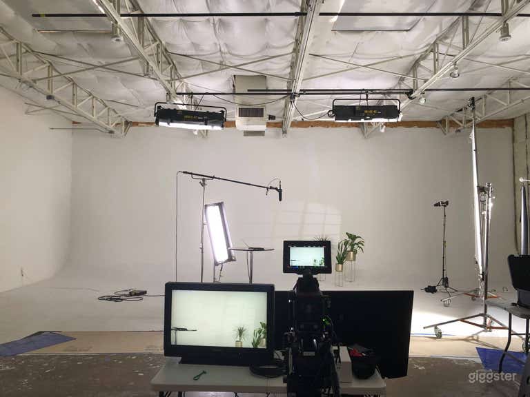  White Stage (40' by 40' comes with four pre-hung keno flos) 