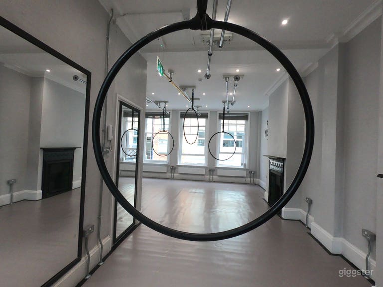  Pole Mission | Pole Dance | Exotic Dance | Aerial Hoop Studio | Dance Studio | Soho | London 