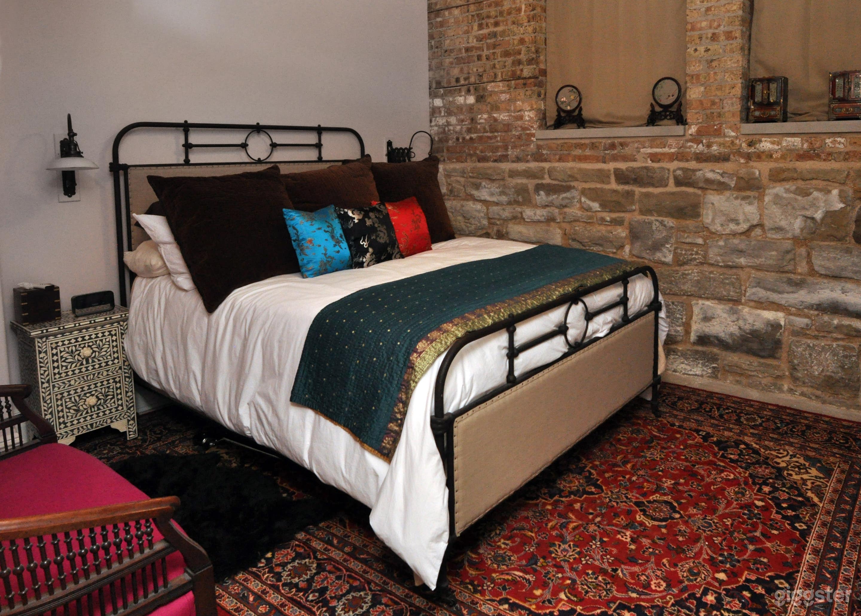 Historic greystone mansion in Chicago. Photo 1